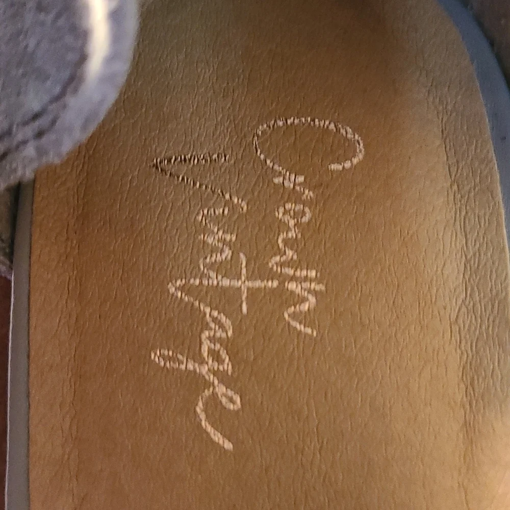 Crown Vintage Charmed Booties Taupe size 9.5‎